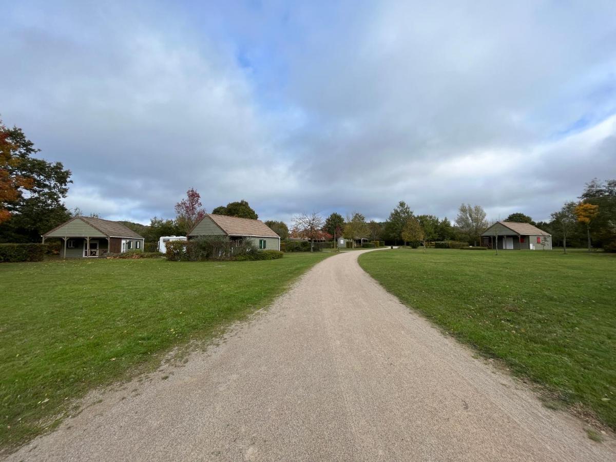 Les Maisonnettes Du Lac - Base De Loisirs Lavare Exterior foto