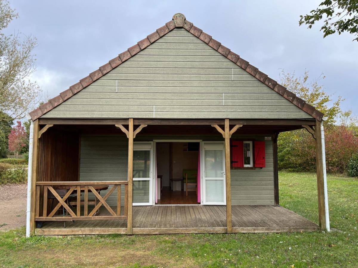 Les Maisonnettes Du Lac - Base De Loisirs Lavare Exterior foto